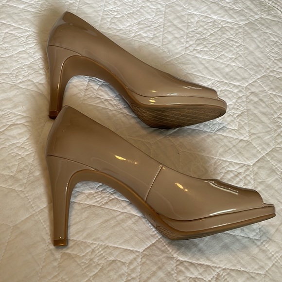 Nude Heels - Patent Leather Pump - CL by Chinese Laundry Size 7 - Picture 7 of 9